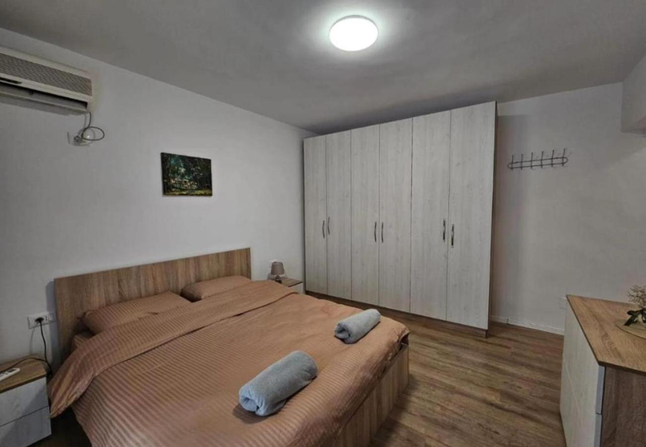 Appartamento Kalpazo Myslym Shyri Tirana Esterno foto